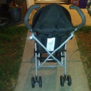 Estoy vendiendo este cosas de bebe por todos $80